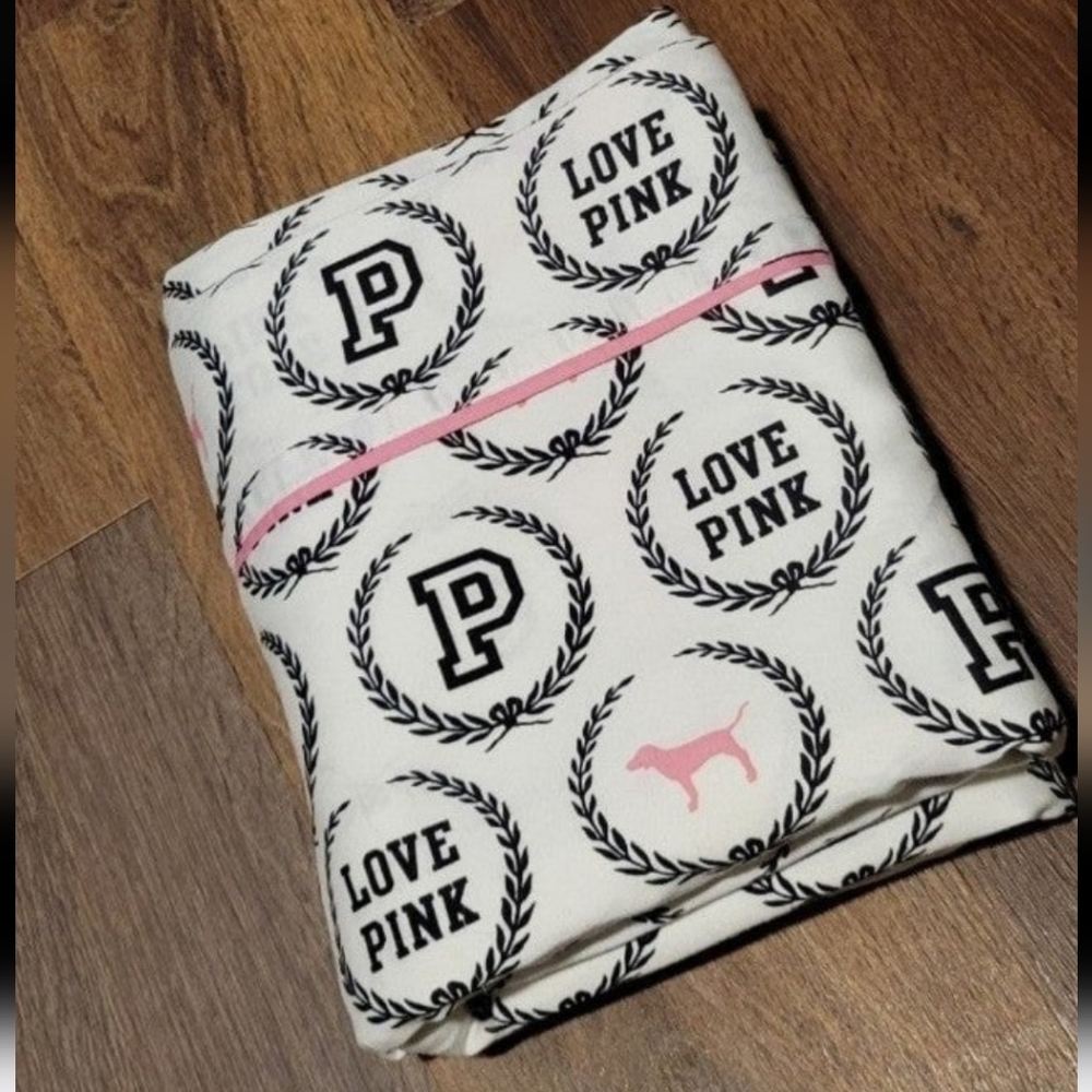 Victoria's Secret Pink RARE Monogram Sheet Set